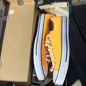Yellow men’s converse size 9 brand new